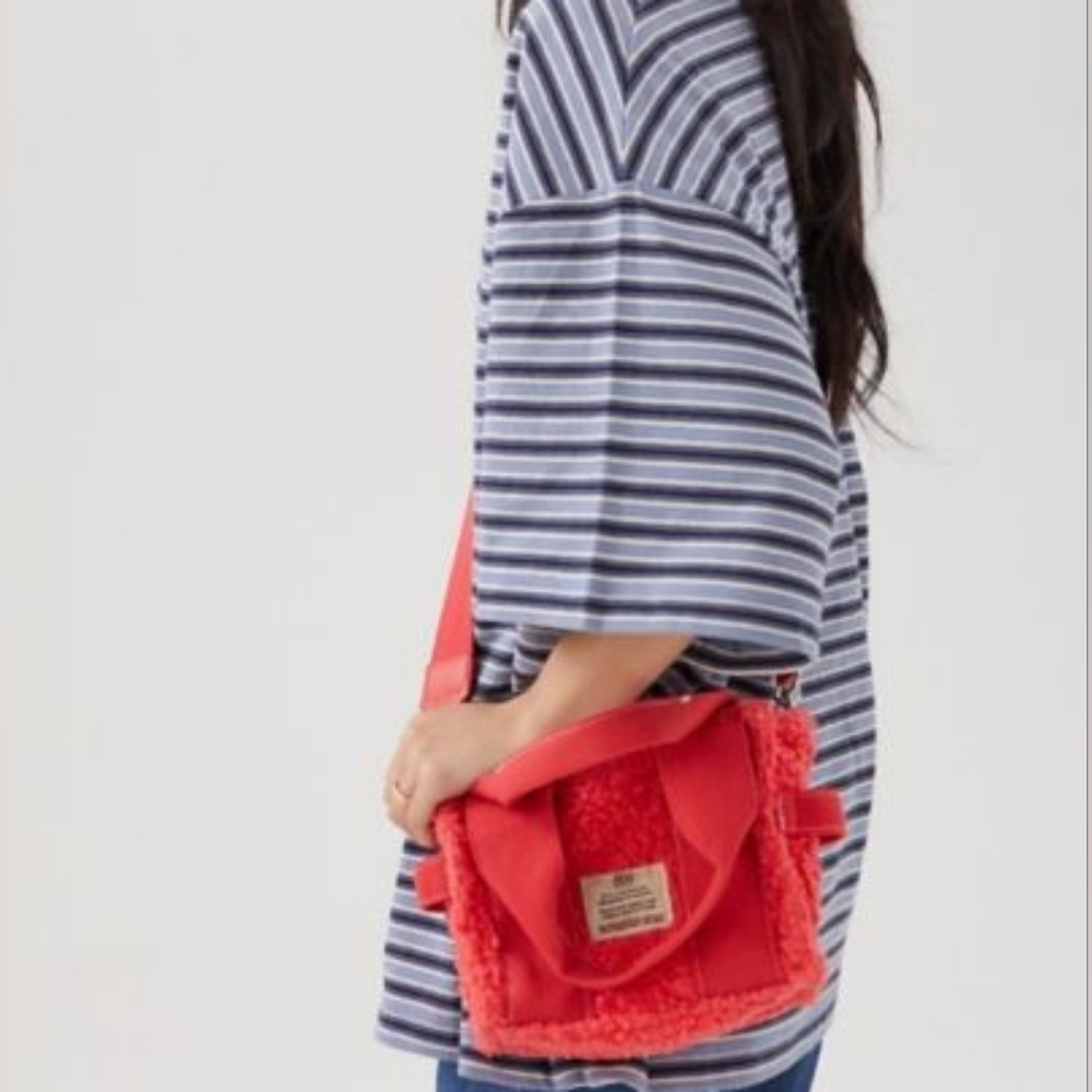 BDG Urban Outfitters Serena Sherpa Mini Tote Bag - Picture 10 of 12